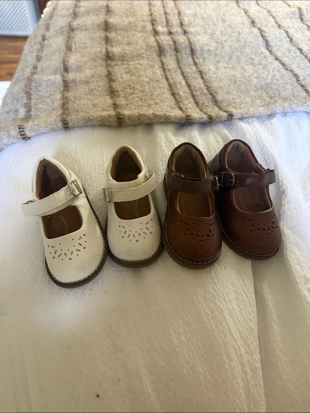 Stride Rite Girls Mary Jane Shoes in White and Brown